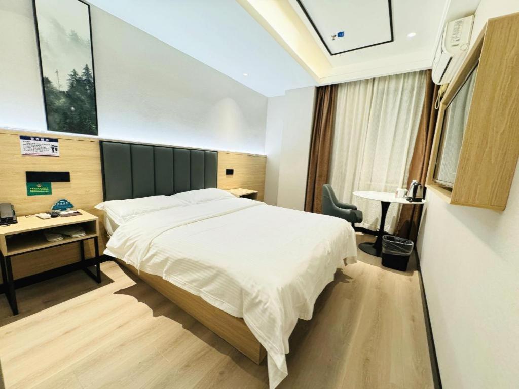 Greentree Inn Shanghai Kangqiao Industrial Zone Jinxiu Road Business Hotel Hotel 3*